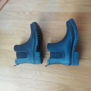 Lucky Brand Reignboots size 8M with floral lining